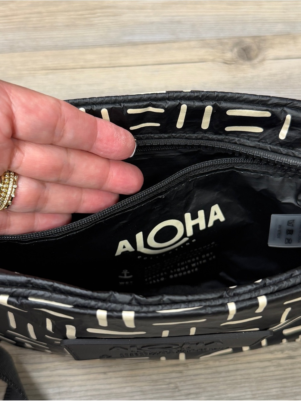 Aloha Collection LE TOUR Rattan Crossbody Bag - Picture 7 of 9